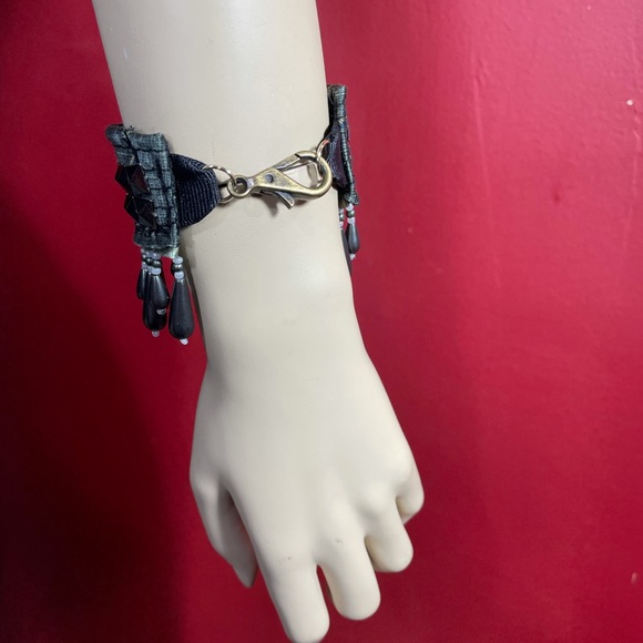 Upcycle’d silk men’s tie wrist cuff with Bead trim. - Picture 2 of 4